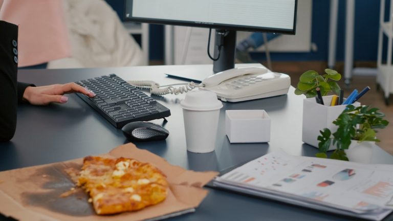 What You Eat Can Affect Your Workplace Performance - TopDoctor Magazine